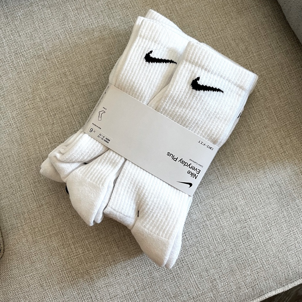🧦BRAND NEW NIKE SIZE L CREW SOCKS🧦